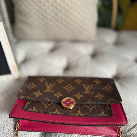 Price is FIRM*Louis Vuitton WOC Monogram Flore - Picture 7 of 16